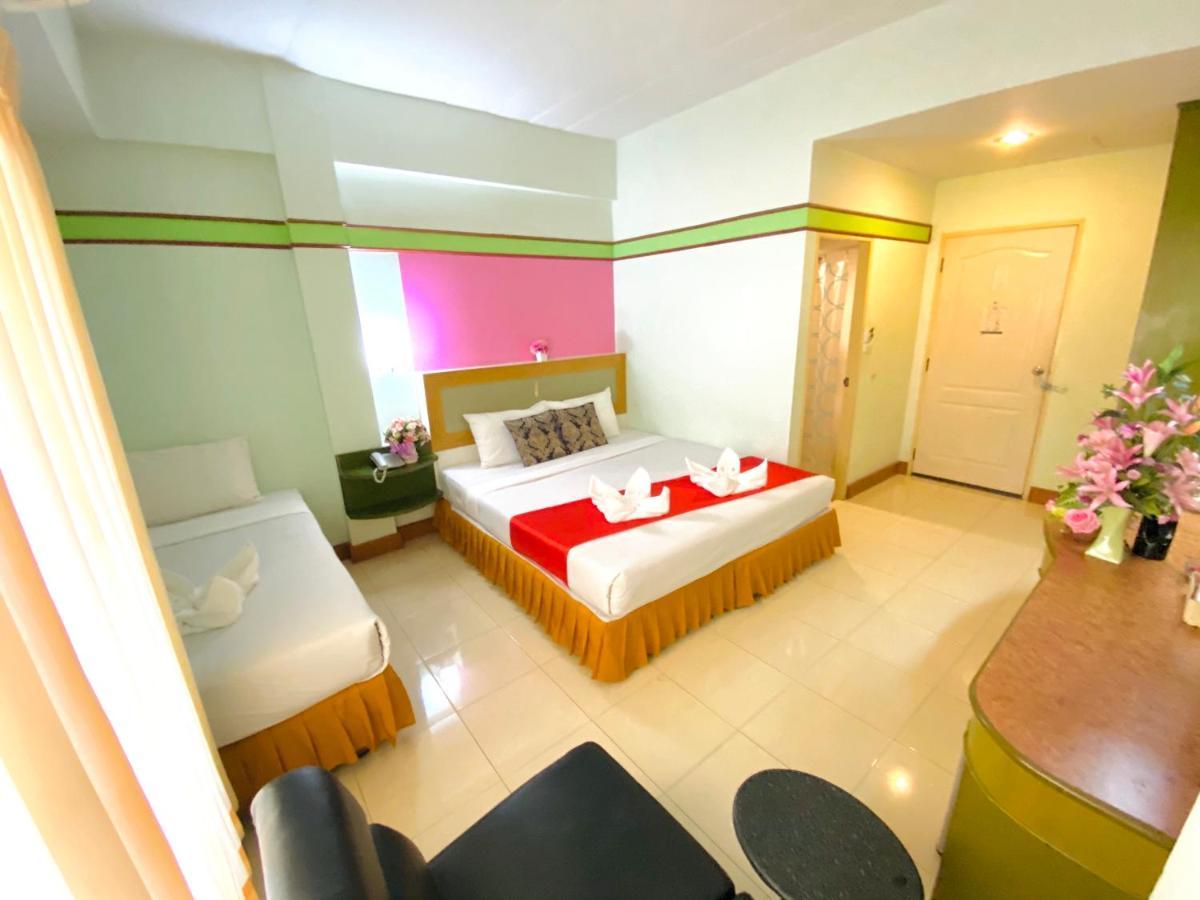Polkadot Hostel Phitsanulok Zewnętrze zdjęcie